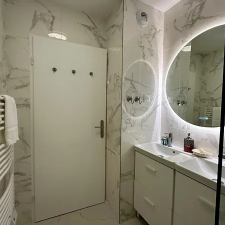 Apartment Place De Toscane - 4min Disneyland-paris